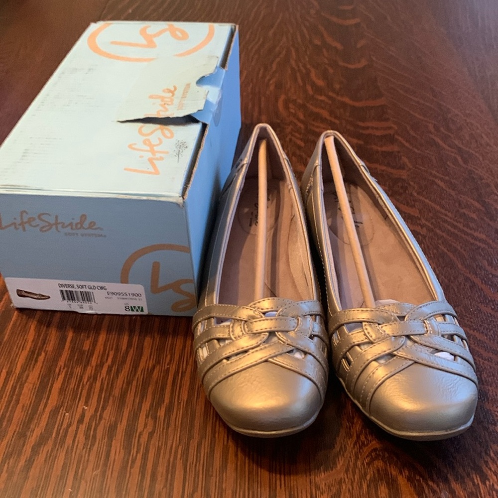 LifeStride Diverse gold flats new in box